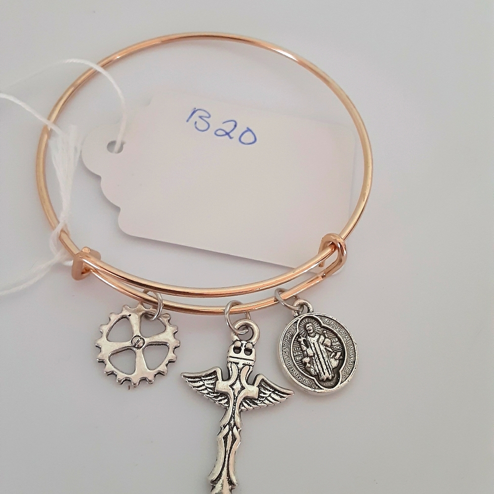 Adjustable bangle bracelet